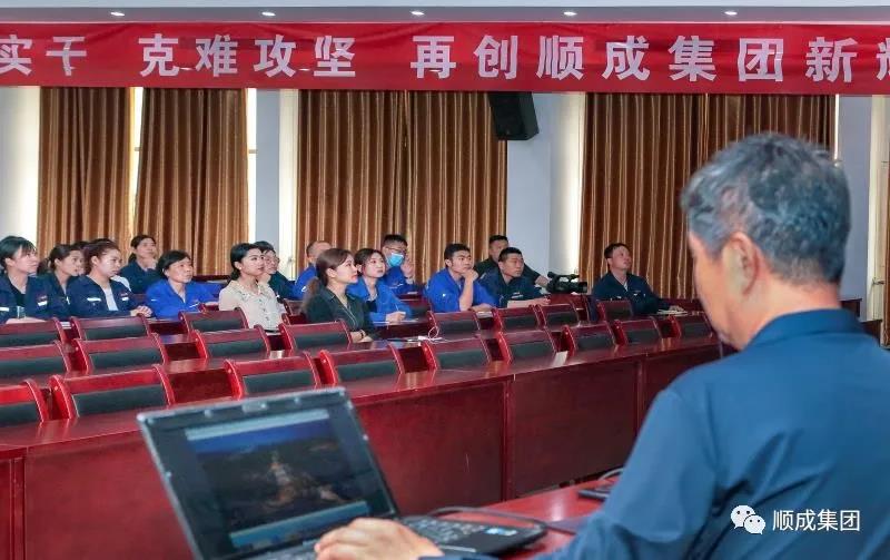 河南PP电子游戏集团进行通讯员摄影技术培训班